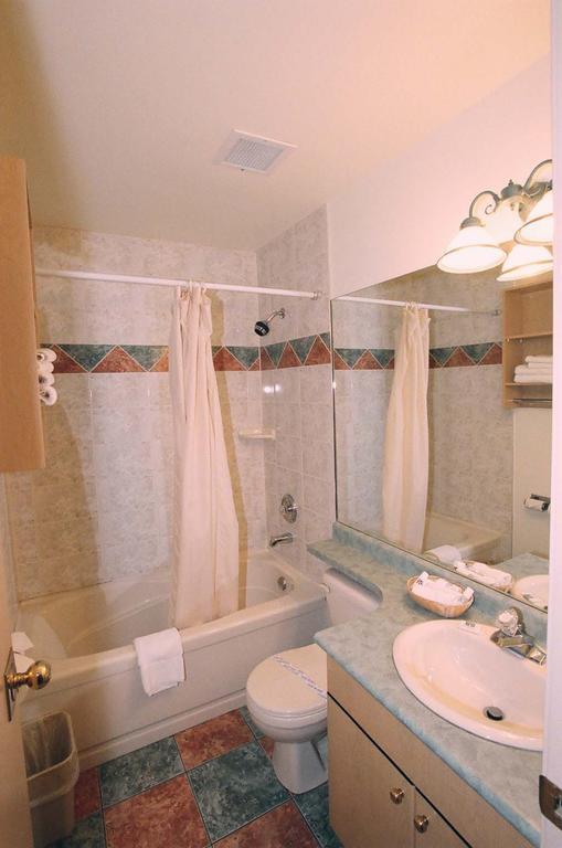 Robsonstrasse Hotel & Suites バンクーバー 部屋 写真