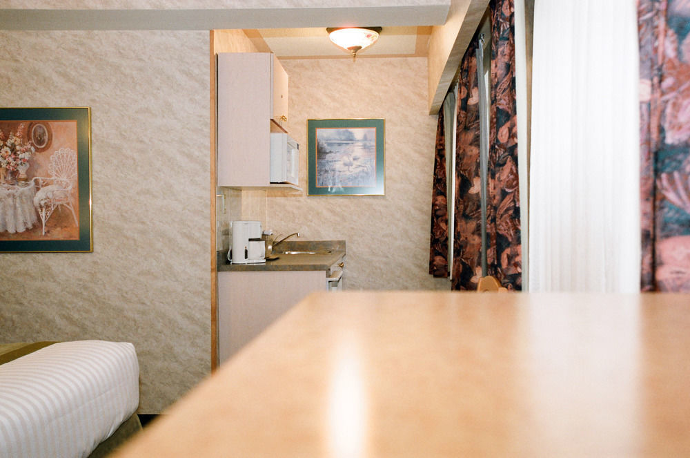 Robsonstrasse Hotel & Suites バンクーバー エクステリア 写真
